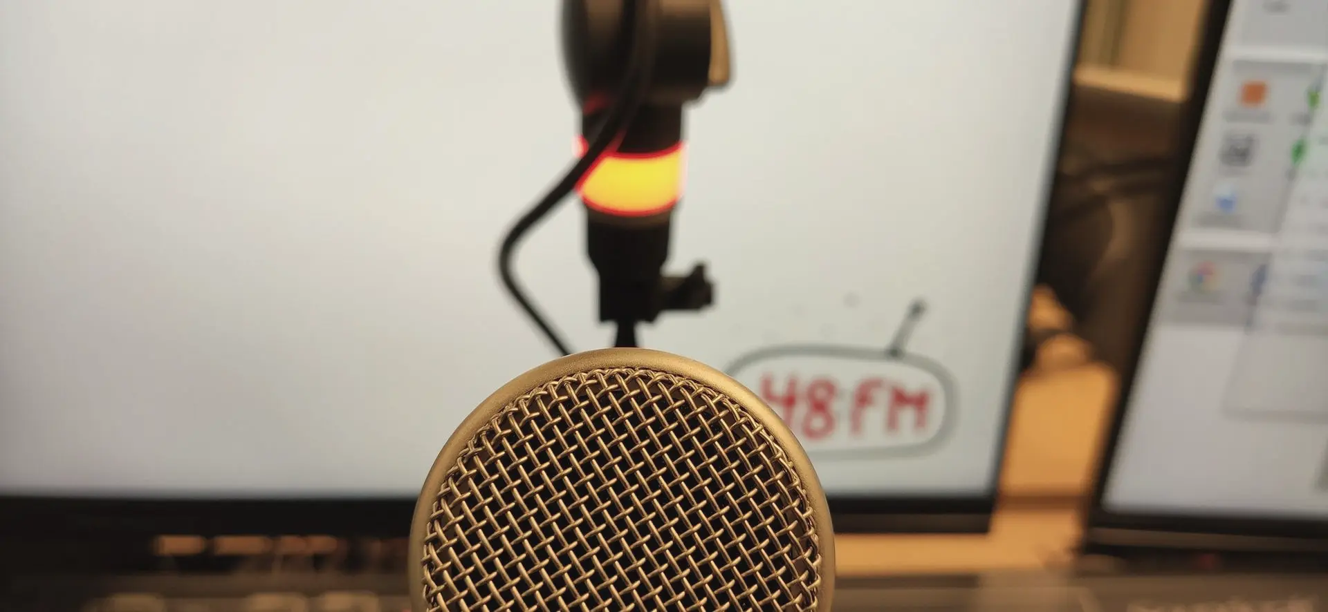 48FM